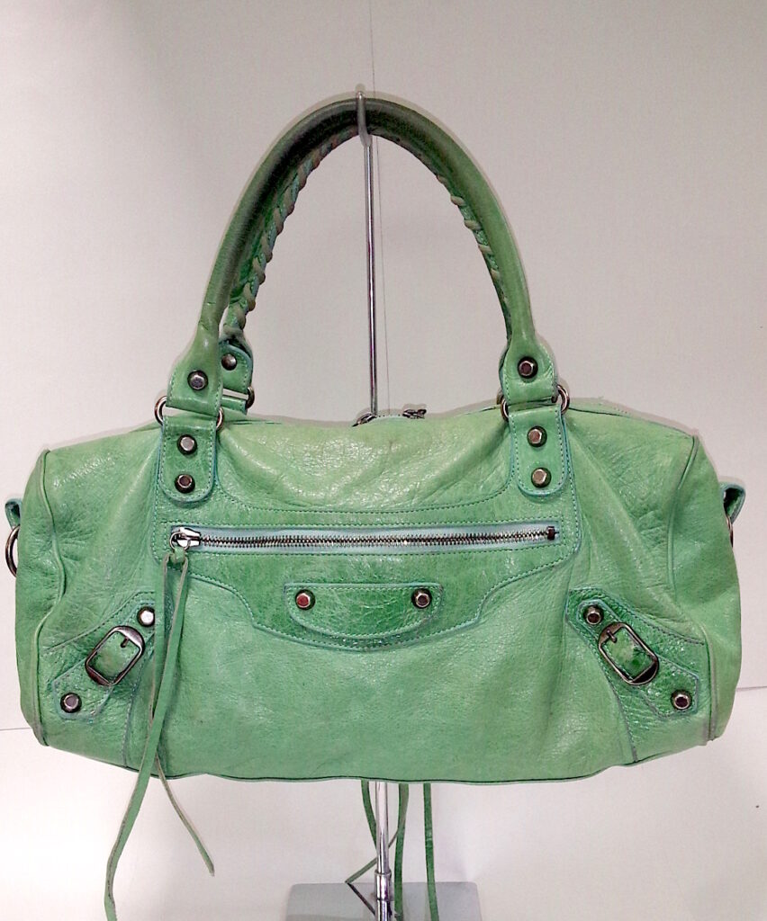 バレンシアガ バッグ シティのグリーンの色補修をご紹介 大切なバッグ財布の修理専門宅配 アフェット